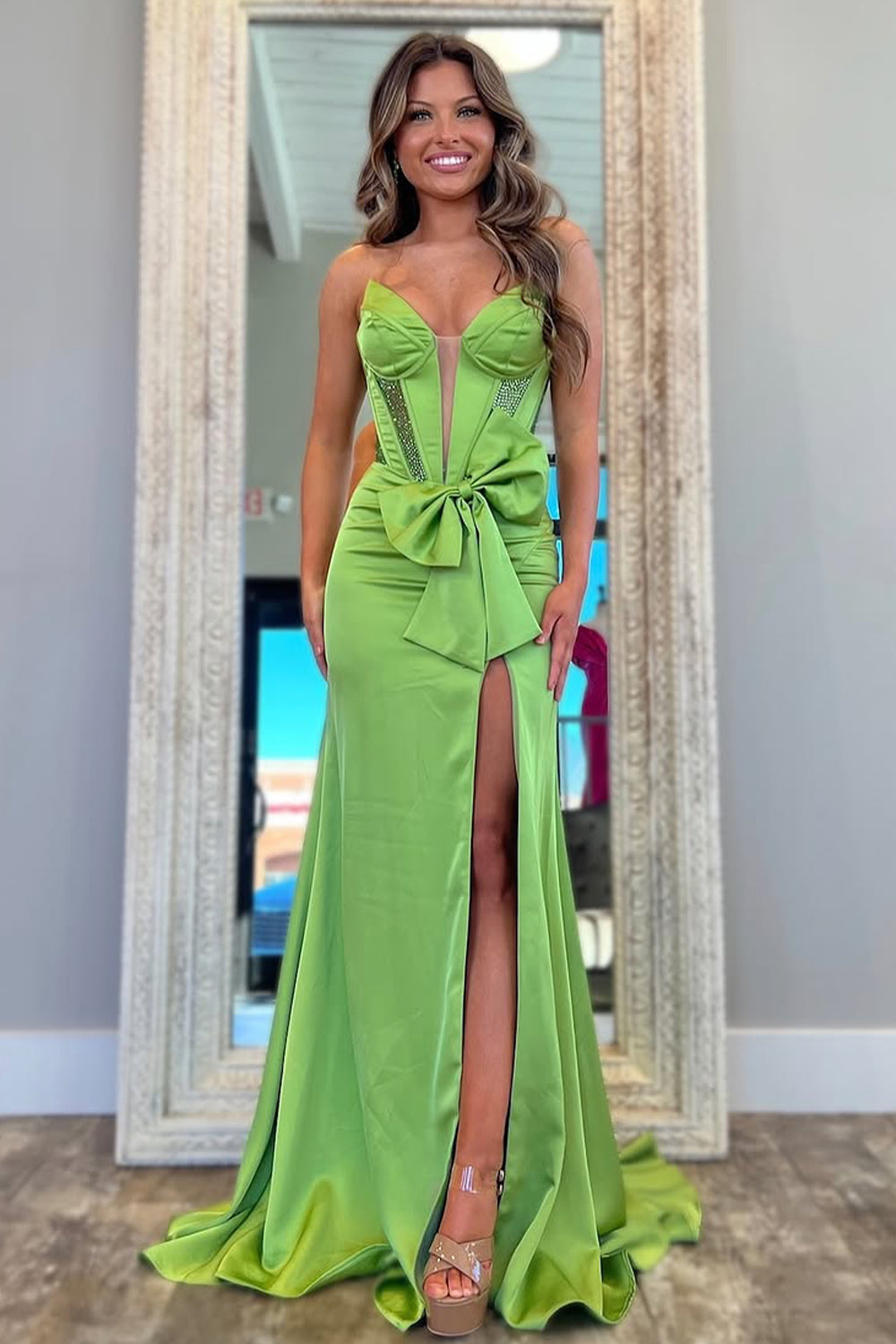 Chic Green Mermaid Strapless Beaded Top Long Satin Prom Dress With Bowknot