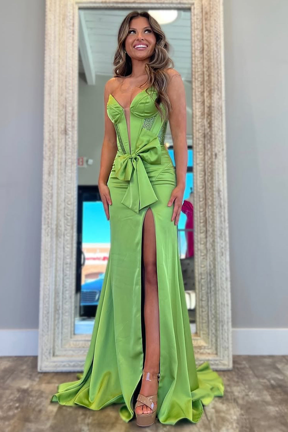 Chic Green Mermaid Strapless Beaded Top Long Satin Prom Dress With Bowknot