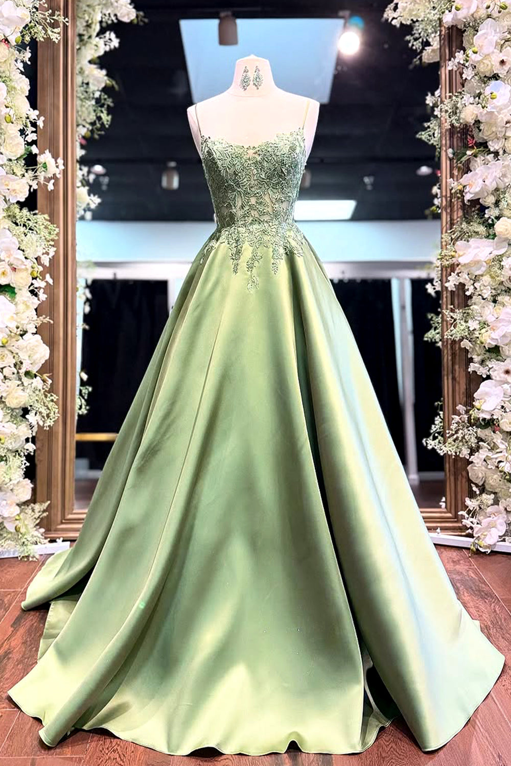 Green A-line Spaghetti Strap Princess Long Satin Ball Gown With Appliques