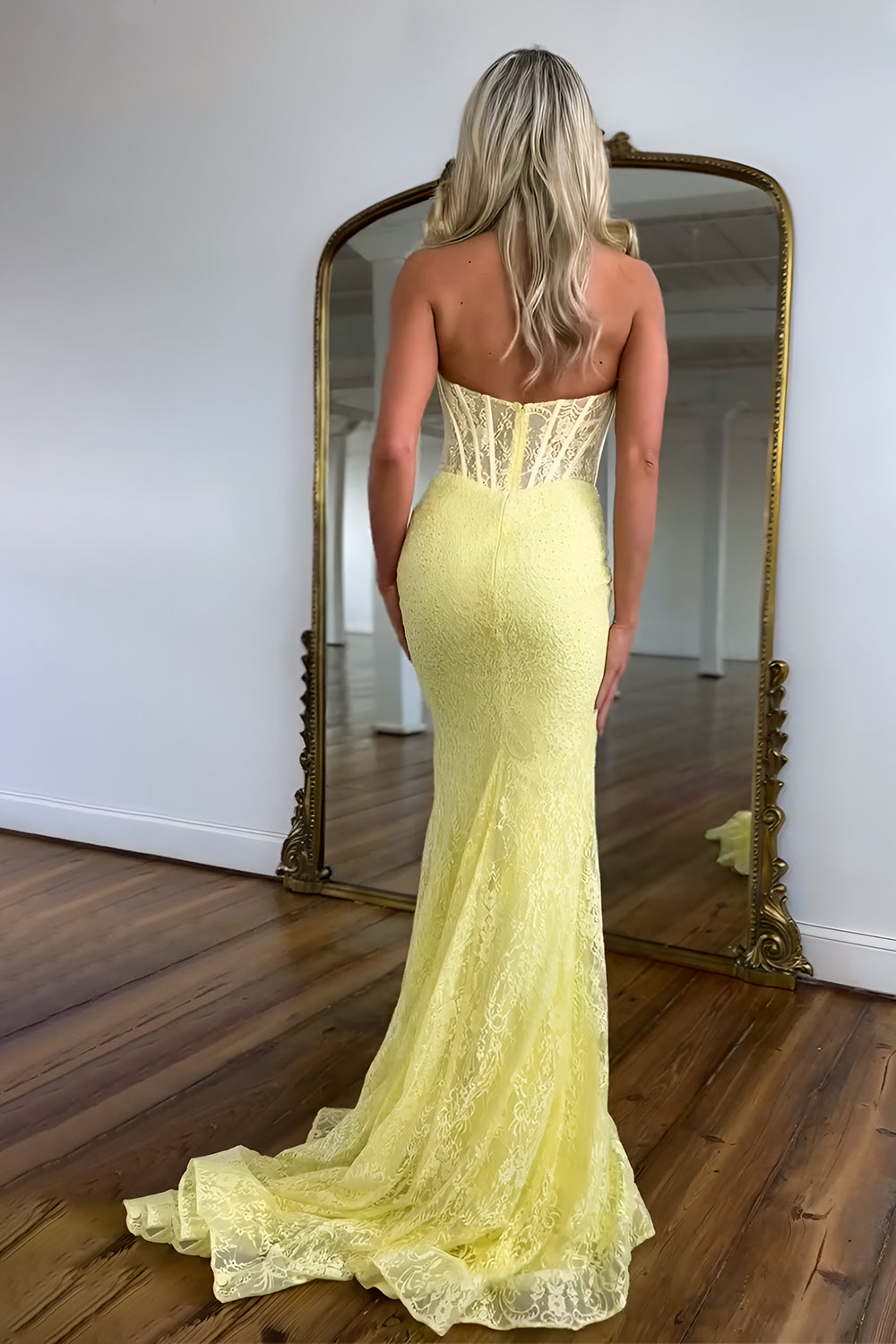 Lovely Yellow Mermaid V-Neck Backless Long Lace Prom Dress