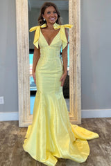 Stunning Yellow Mermaid V-Neck Long Beaded Prom Dress with Bowknot